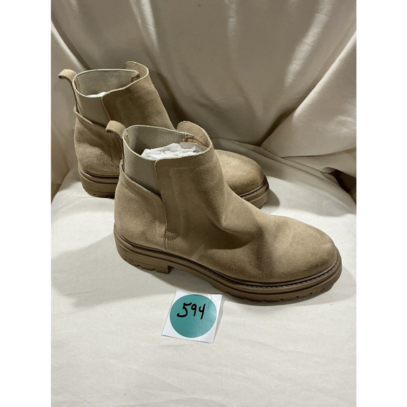 Woman’s Steve Madden Moira Suede Ankle Bootie Sand Color Size 8 - Picture 1 of 7